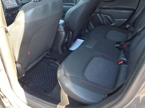 Used 2022 Jeep Renegade Trailhawk AWD/4WD image 11