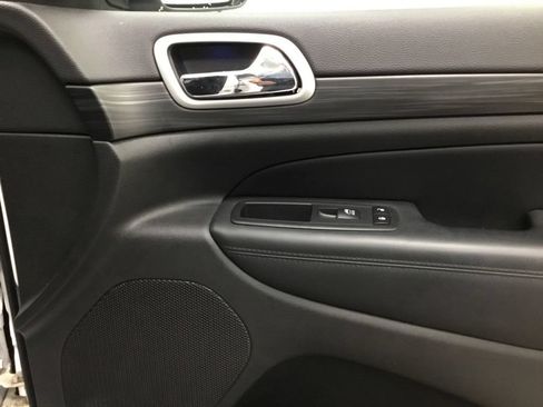 Used 2021 Jeep Grand Cherokee Laredo X AWD/4WD image 25