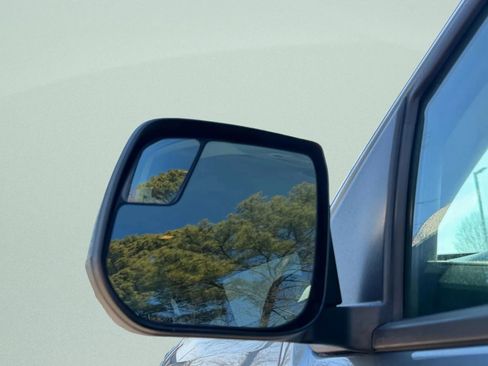 Used 2018 Chevrolet Colorado Z71 image 35