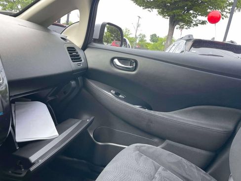 Used 2016 Nissan Leaf SV w/ Premium Package FWD image 31