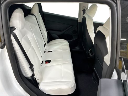Certified 2023 Tesla Model Y Long Range AWD/4WD image 11