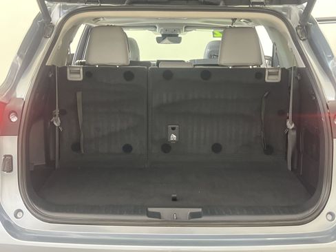 Used 2022 Toyota Highlander XLE AWD/4WD image 26