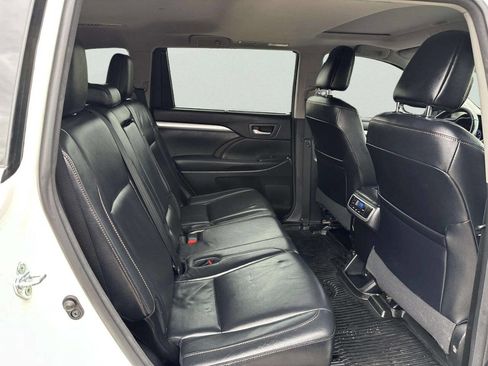 Used 2017 Toyota Highlander XLE image 14