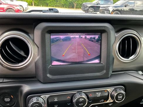 Used 2021 Jeep Wrangler Unlimited Sahara AWD/4WD image 20
