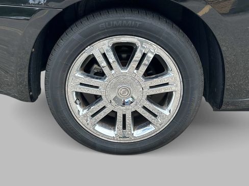 Used 2009 Chrysler Sebring Limited FWD image 11