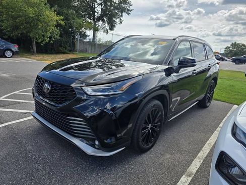 Used 2023 Toyota Highlander XSE FWD image 14