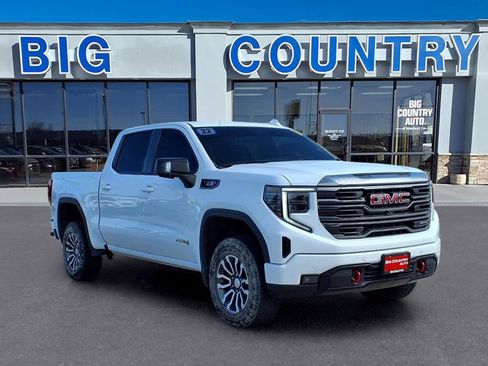 Used 2022 GMC Sierra 1500 AT4 w/ Technology Package AWD/4WD image 6
