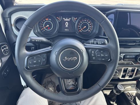 Used 2024 Jeep Wrangler Sport S image 18