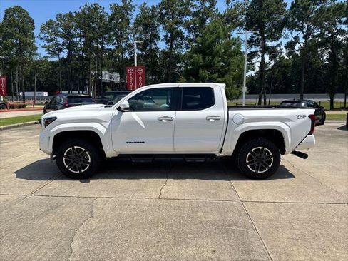 Certified 2025 Toyota Tacoma TRD Sport AWD/4WD image 2