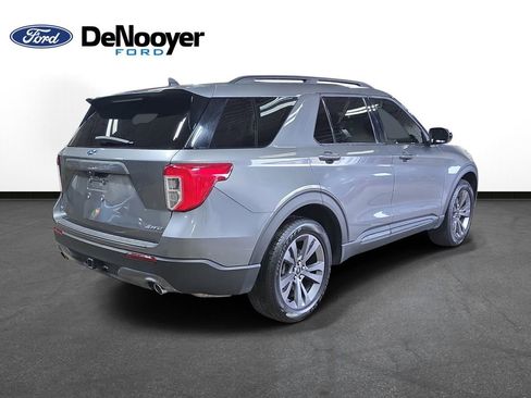 Used 2023 Ford Explorer XLT w/ Equipment Group 202A AWD/4WD image 7
