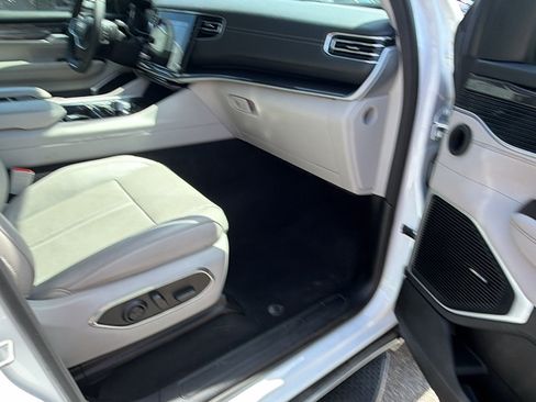 Certified 2024 Jeep Wagoneer 4WD image 19