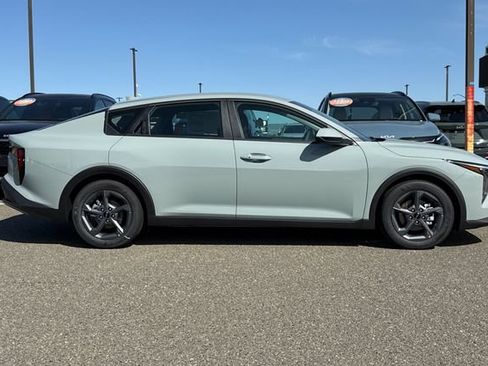 New 2026 Kia K4 FWD image 3