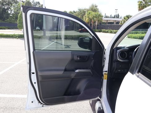 Used 2022 Toyota Tacoma SR5 w/ Technology Package RWD image 16
