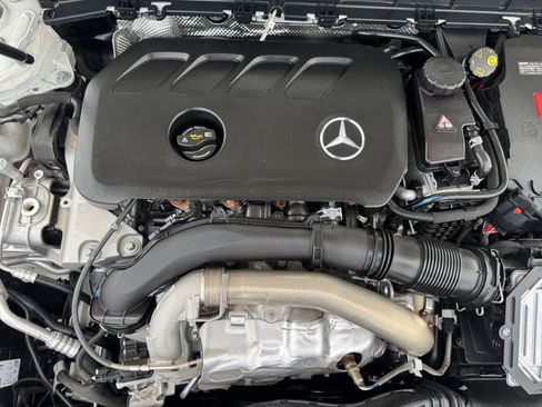 Used 2026 Mercedes-Benz GLB 250 4MATIC image 12
