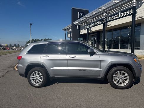Used 2017 Jeep Grand Cherokee Laredo w/ Quick Order Package 2BE image 3