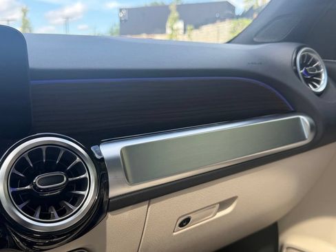 Used 2026 Mercedes-Benz GLB 250 4MATIC image 23