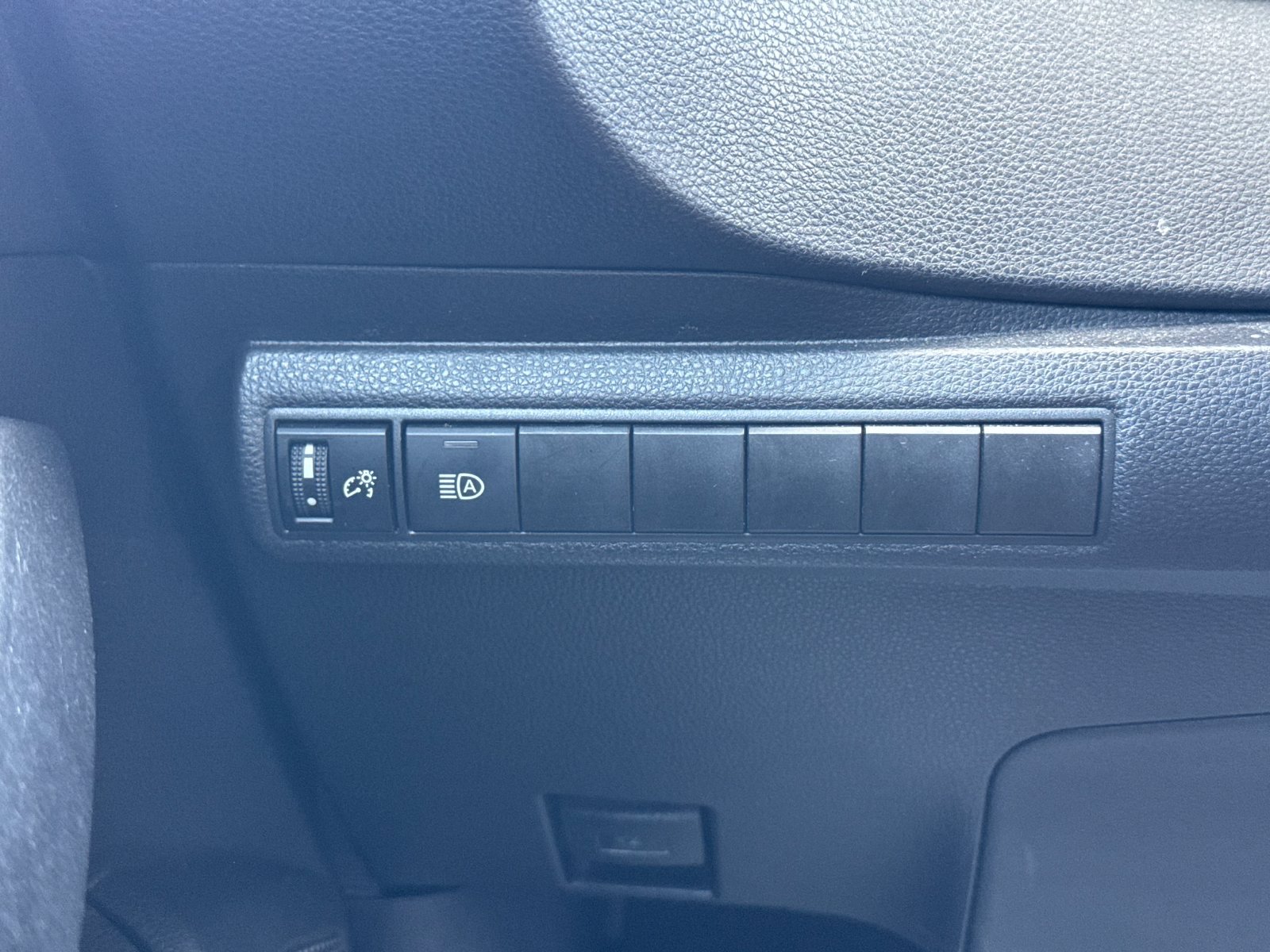 Used 2025 Toyota Corolla LE FWD image 29