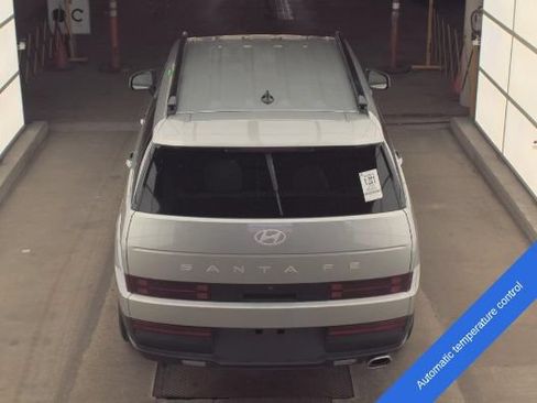 Used 2025 Hyundai Santa Fe SEL FWD image 8