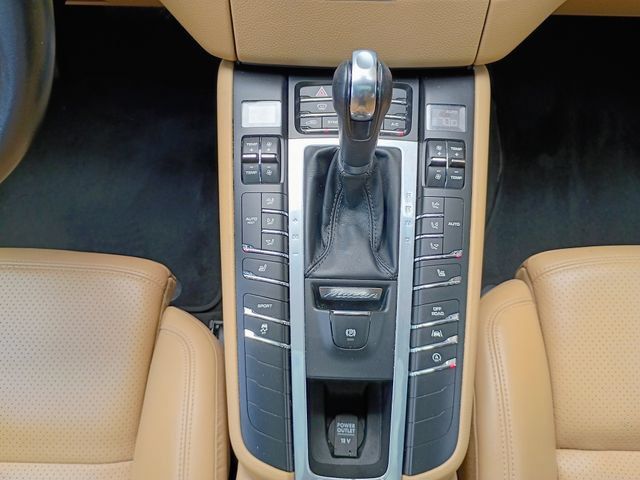 Used 2018 Porsche Macan AWD/4WD image 38
