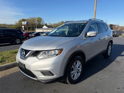 Used 2016 Nissan Rogue SV image 3