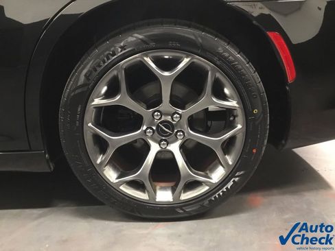 Used 2018 Chrysler 300 Touring w/ Sport Appearance Package image 18