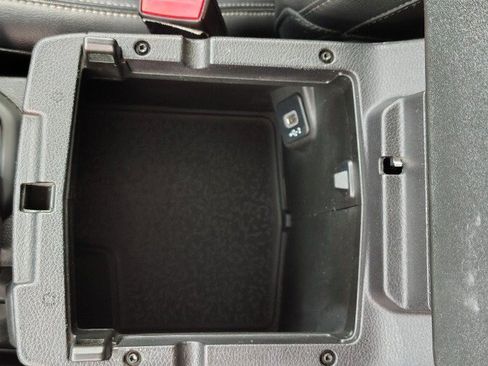 Used 2018 Jeep Wrangler Unlimited Sahara AWD/4WD image 25