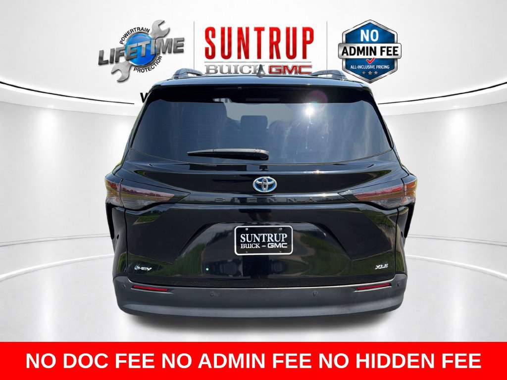 Used 2025 Toyota Sienna XLE FWD image 5