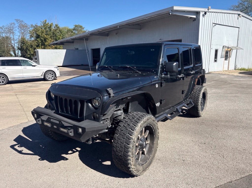 Used 2015 Jeep Wrangler Unlimited Rubicon w/ Connectivity Group AWD/4WD image 1