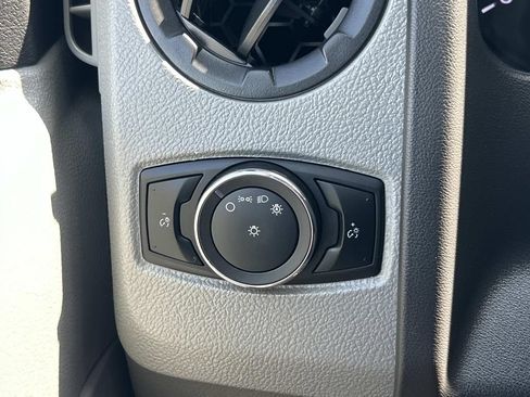 Used 2022 Ford E-350 and Econoline 350 Super Duty RWD image 37