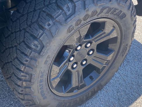 Used 2017 GMC Sierra 1500 SLT w/ All Terrain X Package AWD/4WD image 25