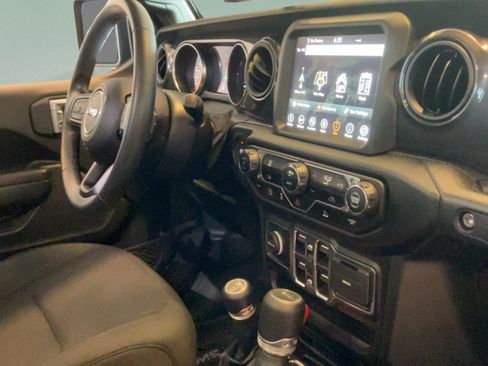 Used 2022 Jeep Gladiator Sport AWD/4WD image 38