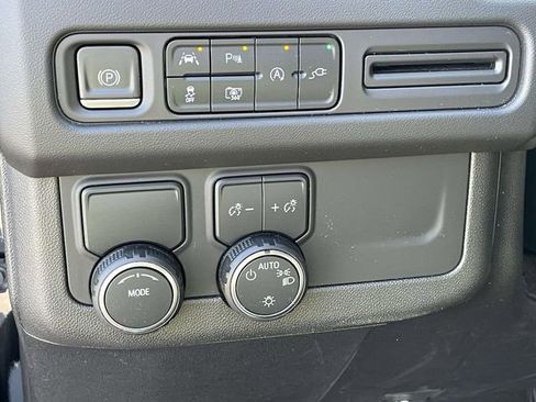 Used 2022 Chevrolet Suburban RST w/ Luxury Package RWD image 15