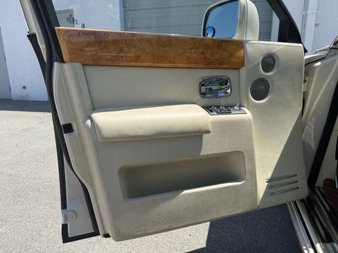 Used 2011 Rolls-Royce Phantom Sedan RWD image 42