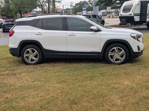 Used 2020 GMC Terrain SLE w/ Driver Convenience Package FWD image 3