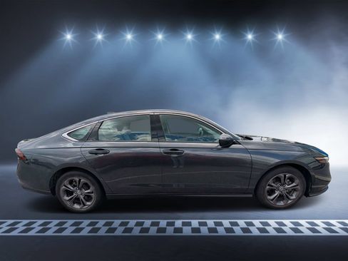 Used 2023 Honda Accord EX image 2