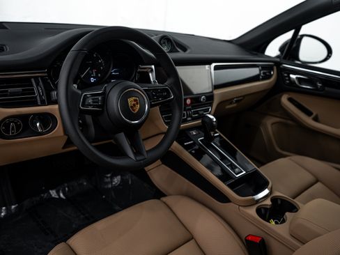 New 2026 Porsche Macan AWD/4WD image 4