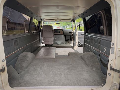 Used 1990 Ford E-150 and Econoline 150 RWD image 31