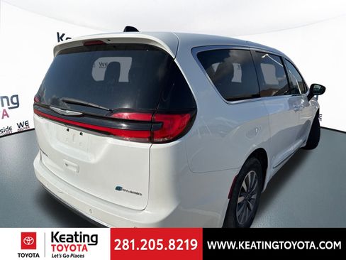 Used 2023 Chrysler Pacifica Limited image 7