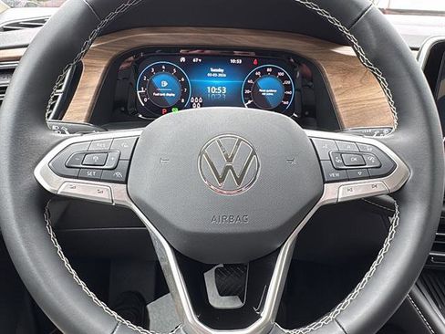 Certified 2025 Volkswagen Atlas SE AWD/4WD image 17