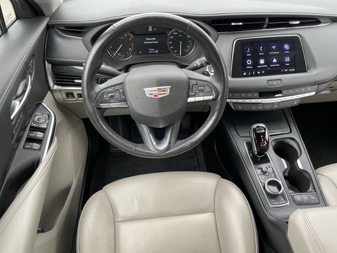 Certified 2022 Cadillac XT4 Premium Luxury w/ Enhanced Visibility Package AWD/4WD image 11