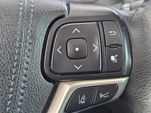 Used 2020 Toyota Sienna XLE FWD image 24