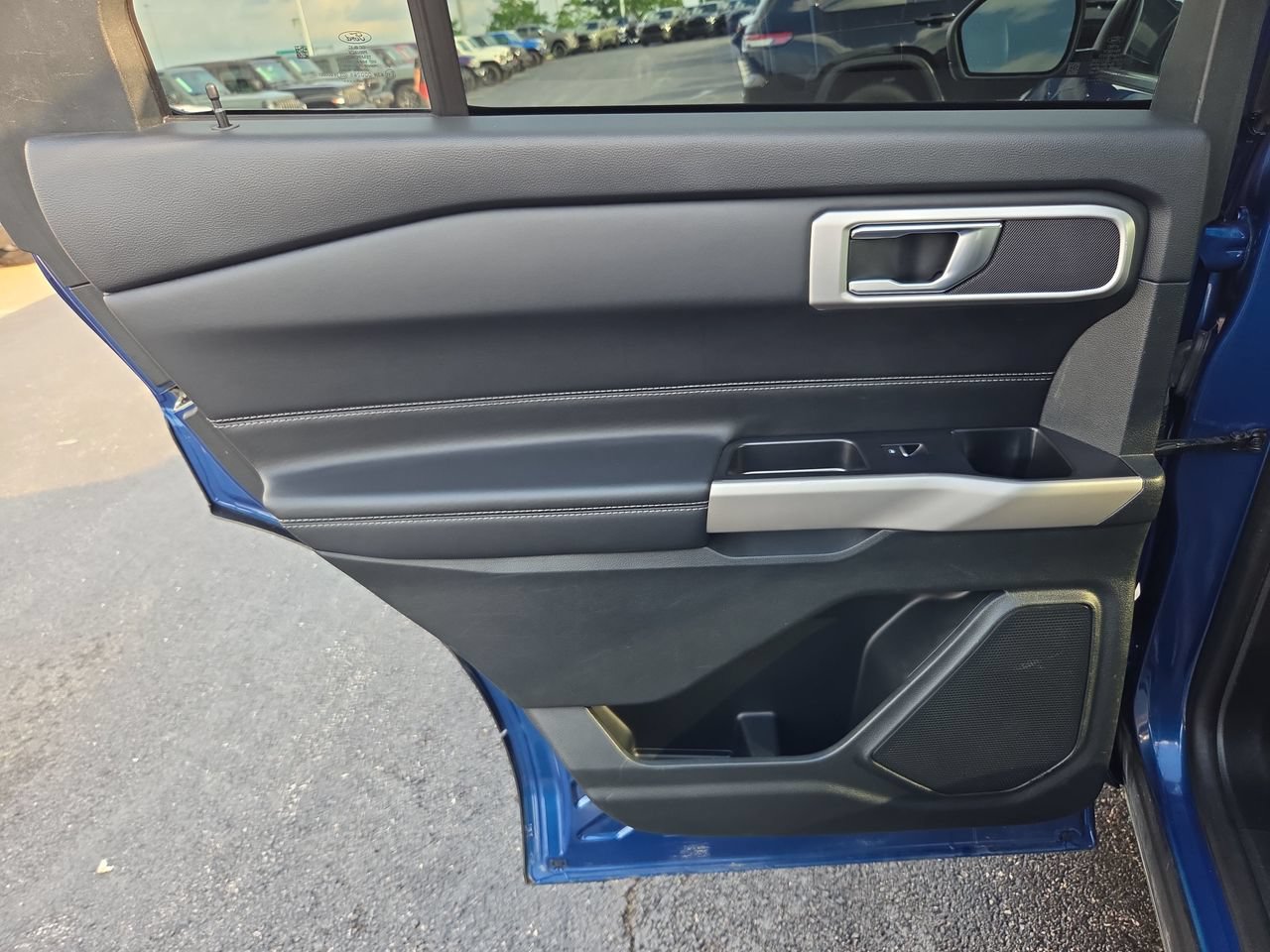 Used 2022 Ford Explorer XLT AWD/4WD image 15
