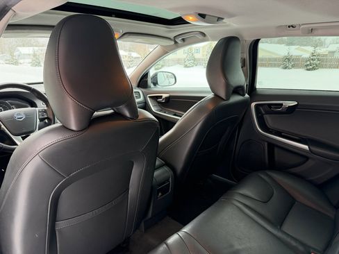 Used 2018 Volvo V60 T5 Cross Country w/ Convenience Package image 33