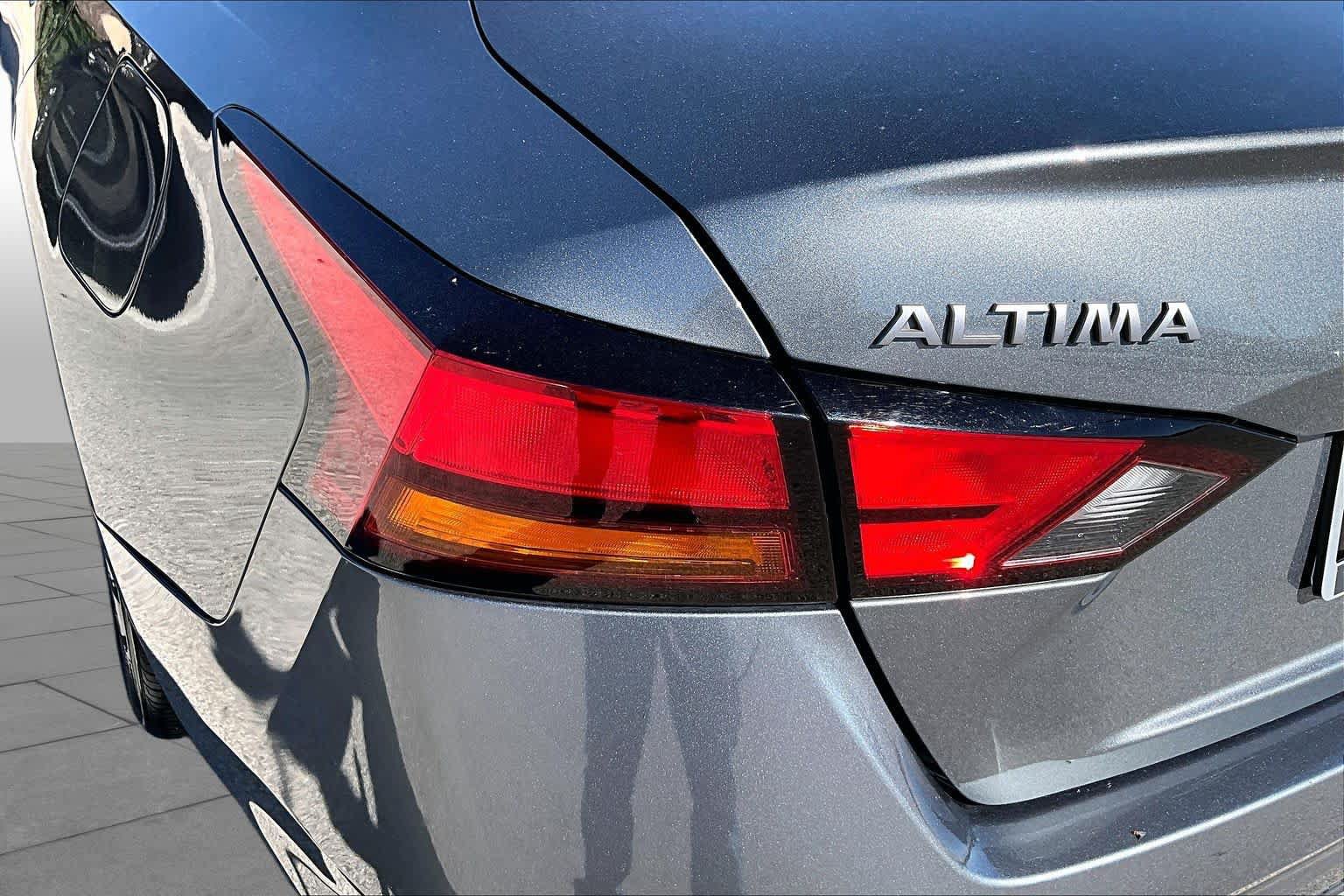 Used 2025 Nissan Altima 2.5 SV FWD image 29