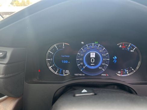 Used 2017 Cadillac Escalade ESV Premium Luxury image 38