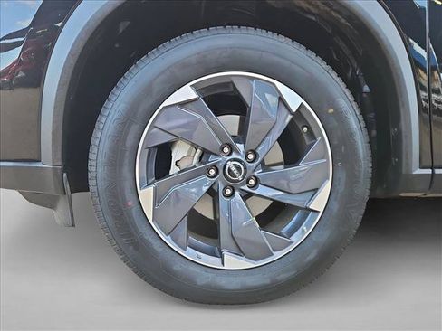 Used 2025 Nissan Rogue SV FWD image 23