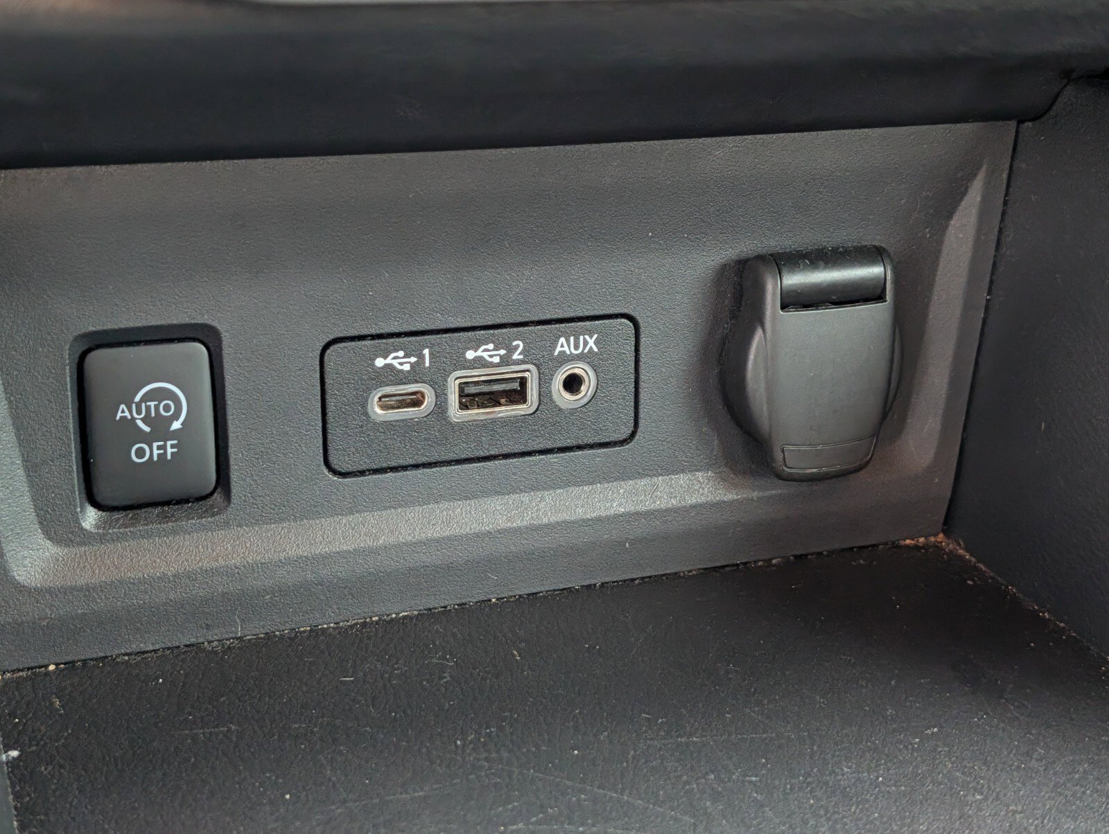 Used 2024 Nissan Sentra SV FWD image 8