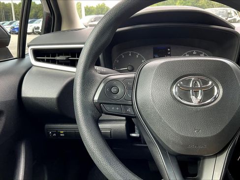Used 2025 Toyota Corolla LE FWD image 23