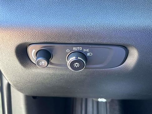 Used 2023 Chevrolet Traverse LT FWD image 22