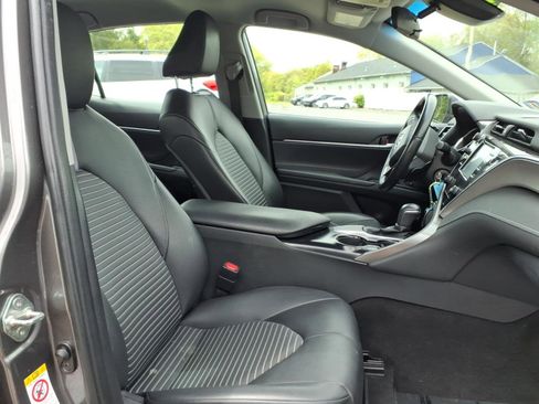 Used 2018 Toyota Camry SE FWD image 9